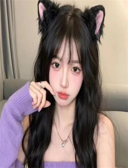 《成为齐柏林飞艇》叙事手法解析：时间线安排与视角切换技巧探讨